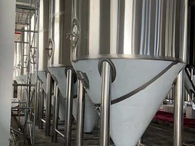 大型精酿啤酒设备定做厂家 啤酒厂30吨啤酒糖化设备